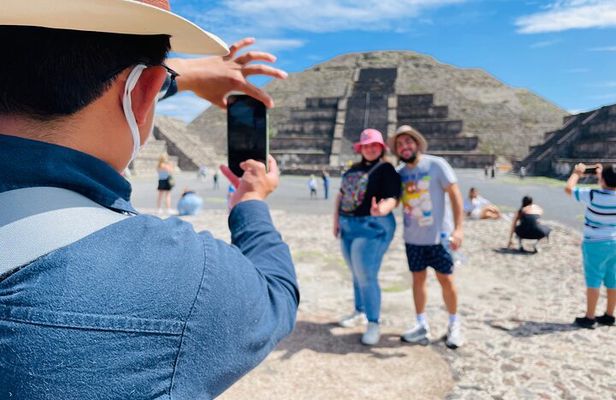 Tour Pyramids of Teotihuacan, Basilica and Tlatelolco from CDMX