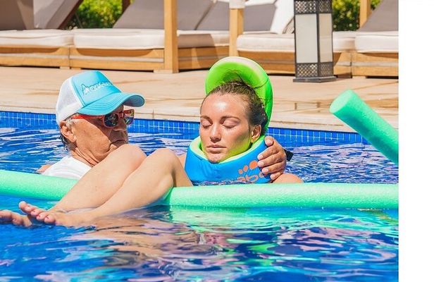 1-Hour of osteopathy in the swimming pool in Marrakech.