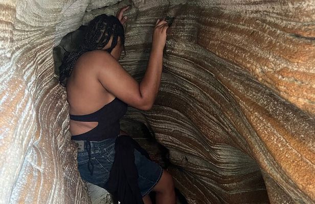 Explore Cueva del Indio + La Poza del Obispo Beach