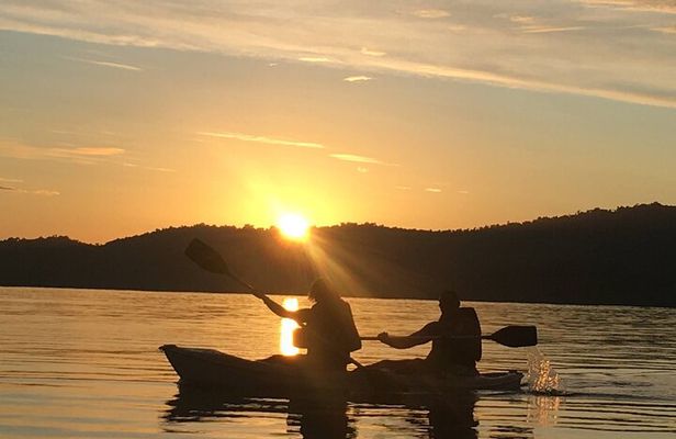  Sunrise Paddling in Paraty