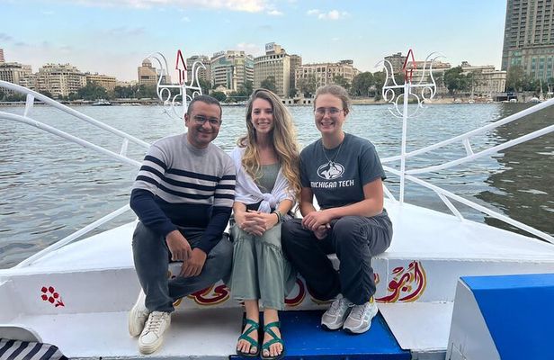 Private sailing boat ( Felucca )for one hour on Nile and lunch