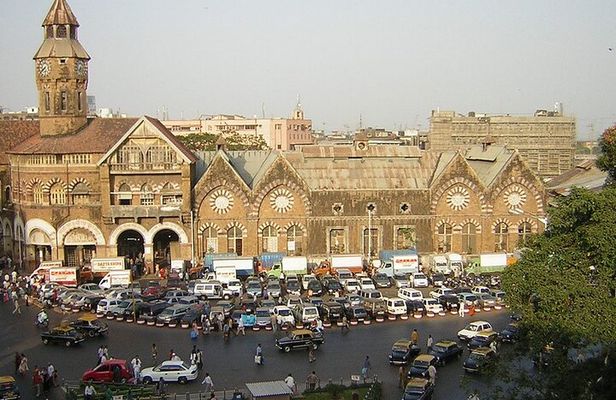 Private City Tour with Dharavi Slum Dhobighat and Dabbawalla