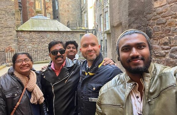 Private Old Edinburgh Tour - Walk in the footsteps of Royals and Rogues!