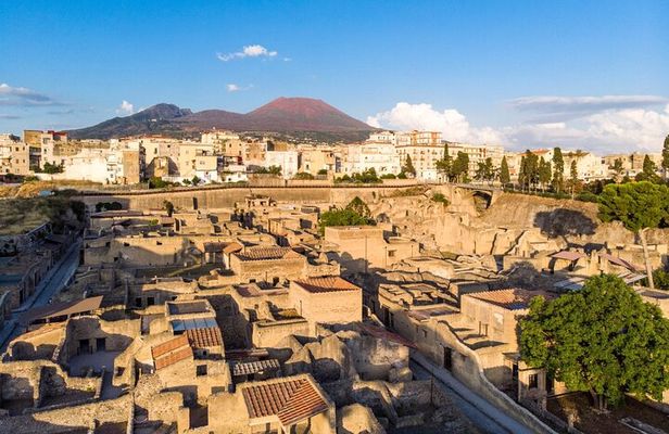 Pompeii & Herculaneum Full-Day Tour with Entrance Fees and Lunch
