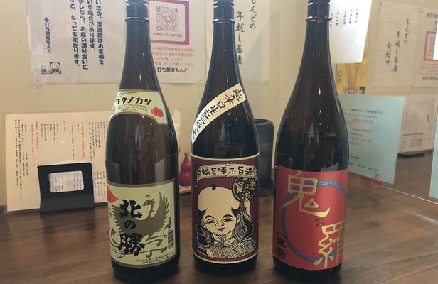 A Japanese food experience plan in Sapporo where you can enjoy tempura and 3 types of Hokkaido-only sake along with a soba making experience!