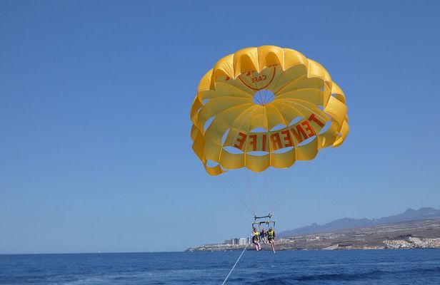 Parasailing flights on the coast of Adeje in Tenerife