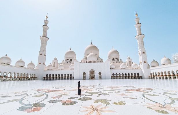 Abu Dhabi City Tour from Dubai: Qasr Al Watan, Emirates Palace, Mosque