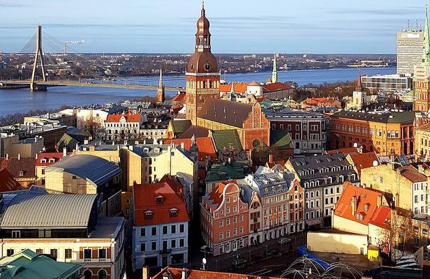 Riga Sightseeing Tour for First Time Visitors