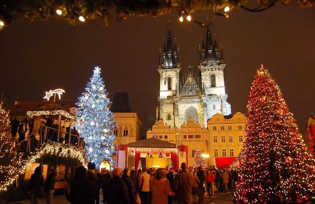 Private Christmas Walking Tour in Prague Old Town
