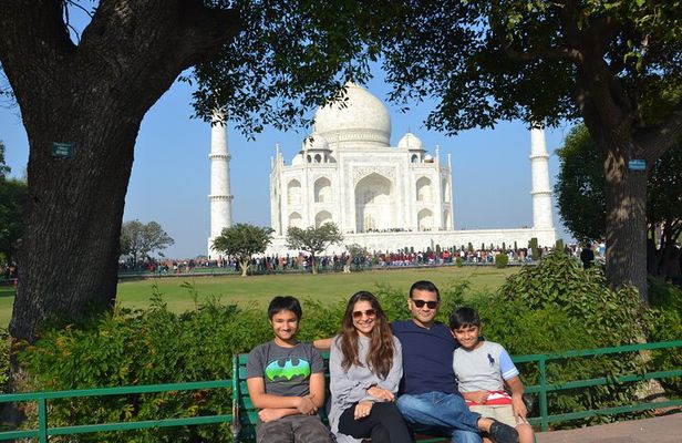 Private Guided Trip To Taj Mahal with Skip The Line Entry Ticket