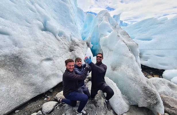 El Calafate Trekking through the Blue Forest Walkways and Navigation