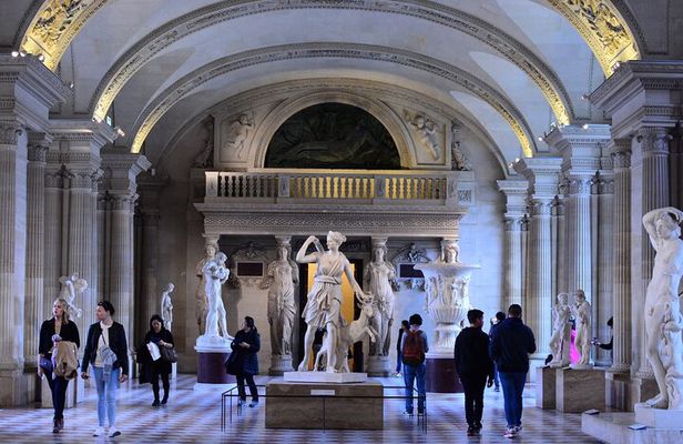 Louvre Late Opening Guided Tiny Group Tour