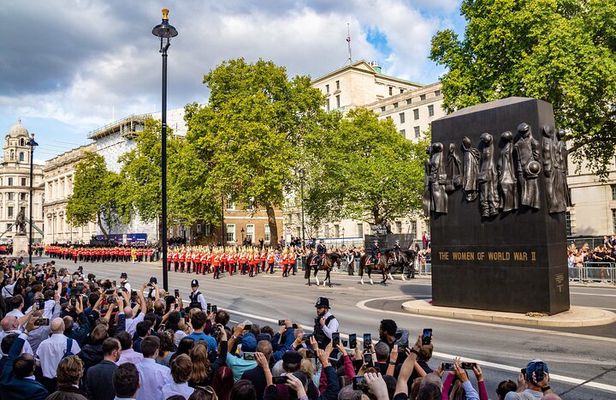 Queen Elizabeth II Private Walking Tour of London