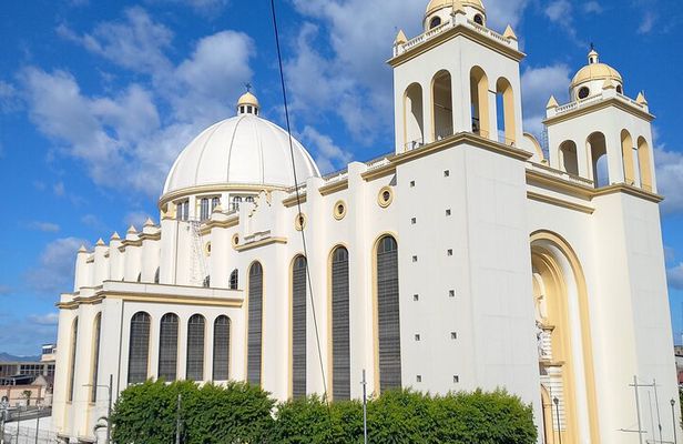 San Salvador City Tour: Must Visit Locations + Pupusas