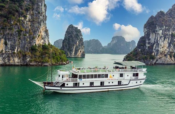 Halong Bay 2 Days 1 Night Traditional Boat 