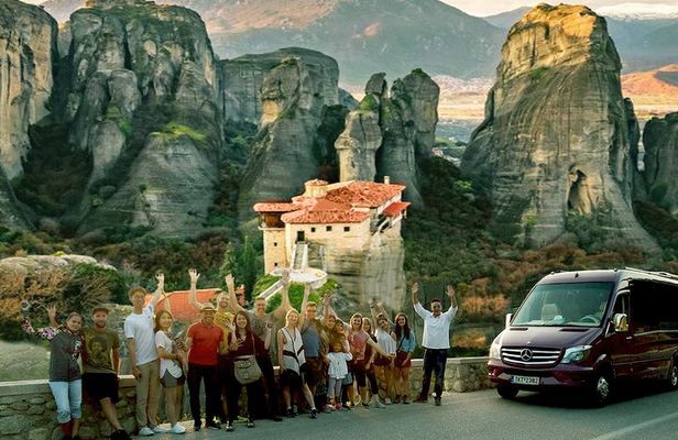 Meteora DayTrip English or Spanish, option Lunch by Local agency