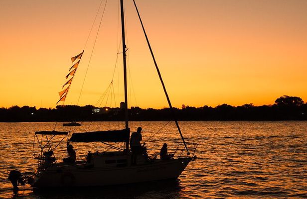 "SAILING TOUR: Tango and Choripan (typical Argentine food)