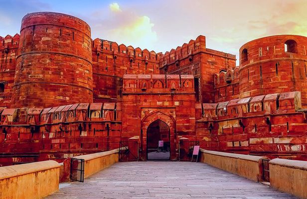 Taj Mahal Private Luxury Tour From Delhi