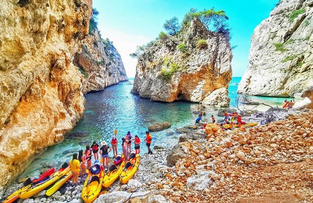Kayak route through Cala Granadella