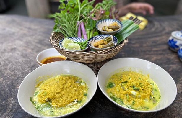 Siem Reap Evening Foodie Vespa Tour