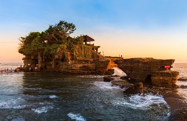 Tanah Lot Temple Tour with Ubud Highlights