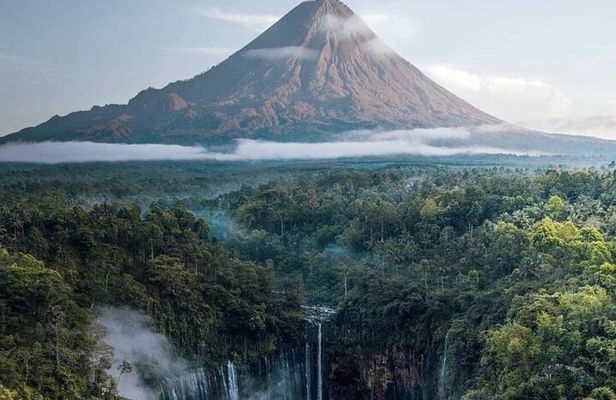From Yogyakarta: Borobudur &Prambanan-Bromo-Waterfall-Ijen 6 Days