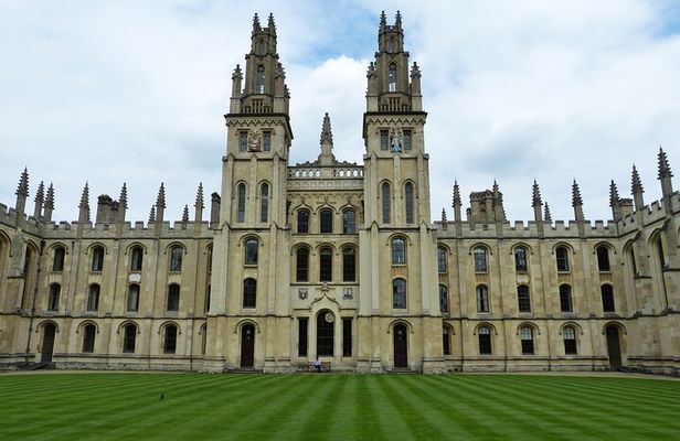 Private Romantic Walking Tour in Oxford