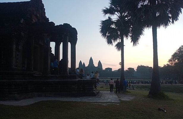 1-Day private Angkor Temple Tour by Tuk Tuk from Siem Reap