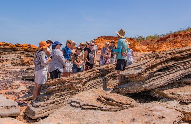 SCENIC AND PREHISTORIC CRUISE - Sparkling Wine & Gourmet Platters