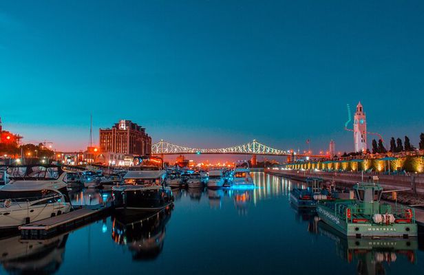 Private Romantic Walking Tour in Montreal Historic Heritage
