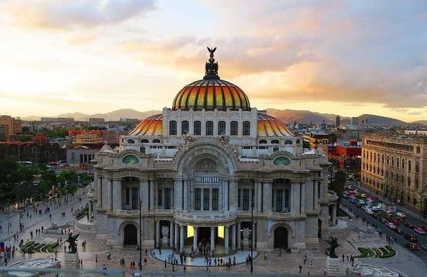 PRIVATE Tour Downtown & Anthropology Museum & Chapultepec Castle