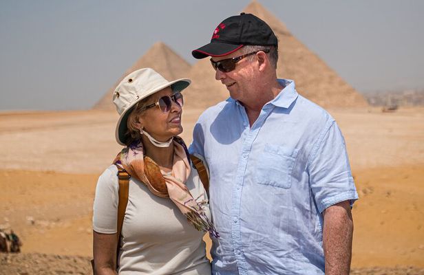 Full-Day Private Tour to Giza Pyramids, Sphinx, Memphis & Saqqara