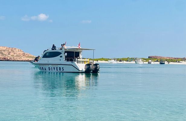 Daymaniyat Islands Snorkeling 2 different snorkeling sites and Lunch included