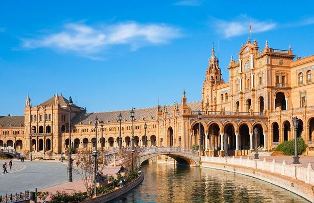 Spirit of Seville - Private Walking Tour with Casa de Pilato