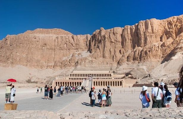 Luxor Private Tour VIP: East and West Bank with Guide and Tickets