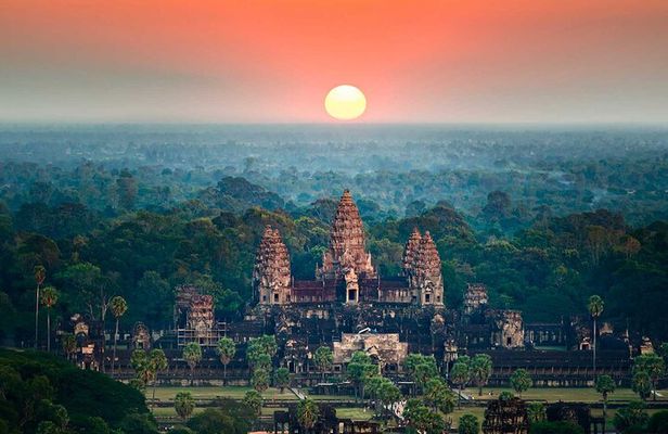 7 Days Private Tour Siem Reap (Angkor), Hanoi & Halong Bay Overnight Cruise