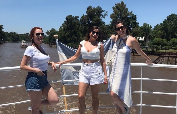 Tour to the North Zone of Buenos Aires and Navigation in Tigre