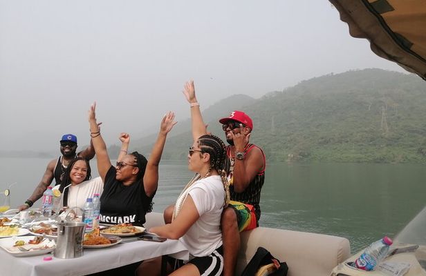 Full-Day Accra Safari and Boat Cruise Private Tour 