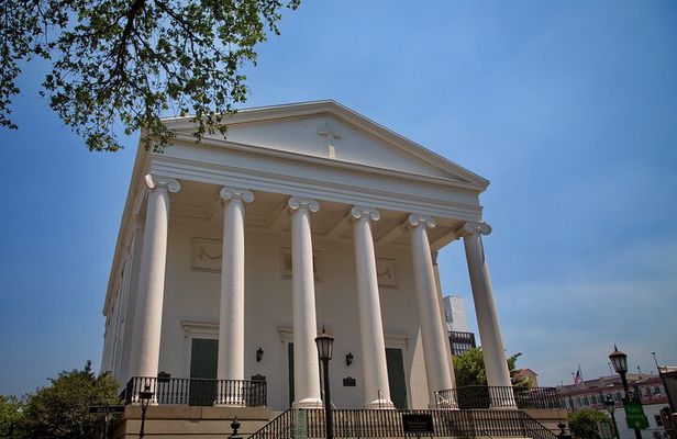 Private Historic Christmas Walking Tour in Savannah