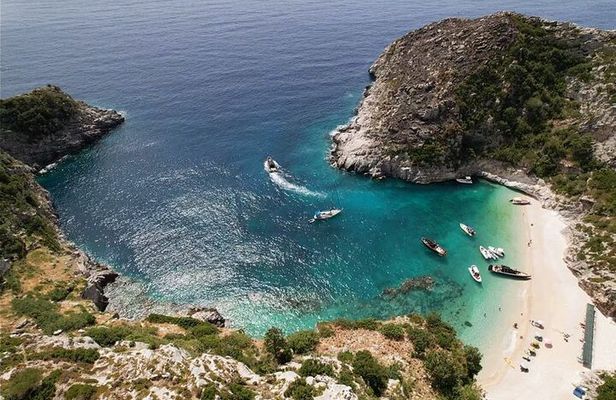Grama Bay Beaches and Caves Private Speedboat Tour
