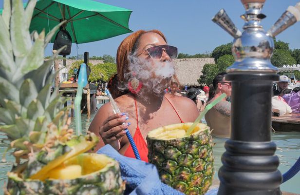 Cholón Island with Music Lunch and Drinks