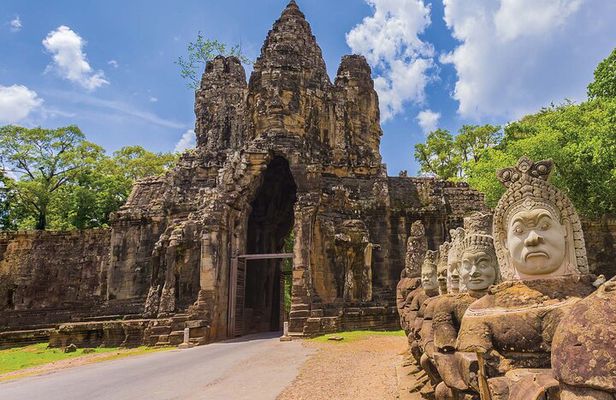 6 Days Private Guide Tour Phnom Penh to Siem Reap included domestic flight
