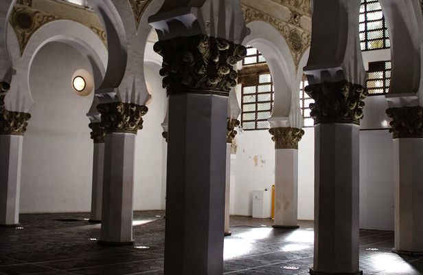Toledo Historical Small Group Tour with Cathedral & Monuments