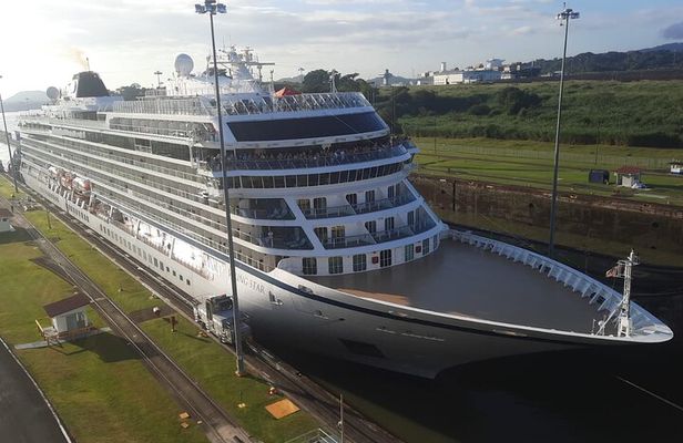 EXPLORE PANAMA City + Old Town + Canal + 360° views