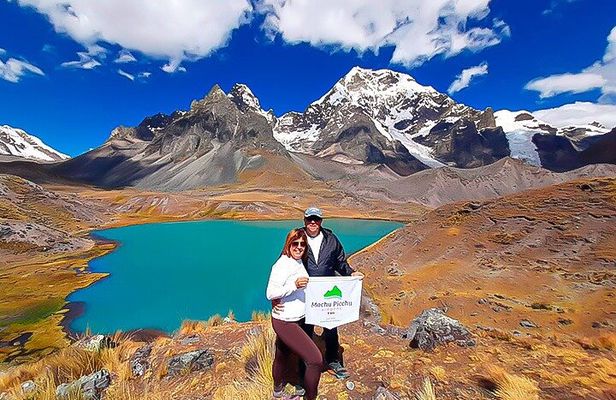Private Full-Day Tour to Ausangate 7 Lakes
