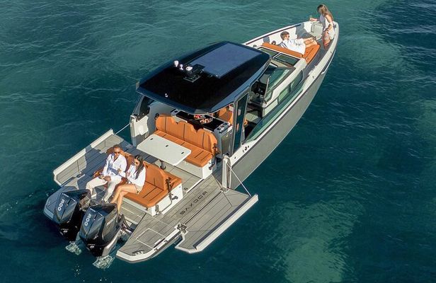 Paros-Antiparos Private Cruise on a Luxurious Saxdor 320