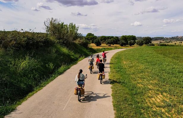 Full-Day Costa Brava and E-Bikes Guided Tour from Barcelona
