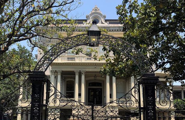New Orleans Highlights of the Garden District Walking Tour