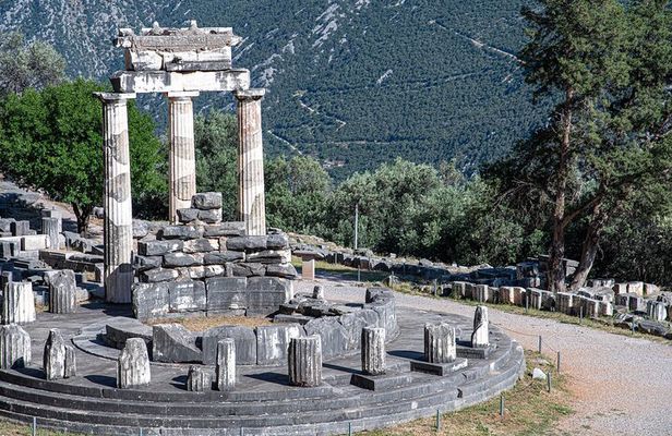 Delphi Skip-The-Line Private Tour with Licensed Guide & Admission