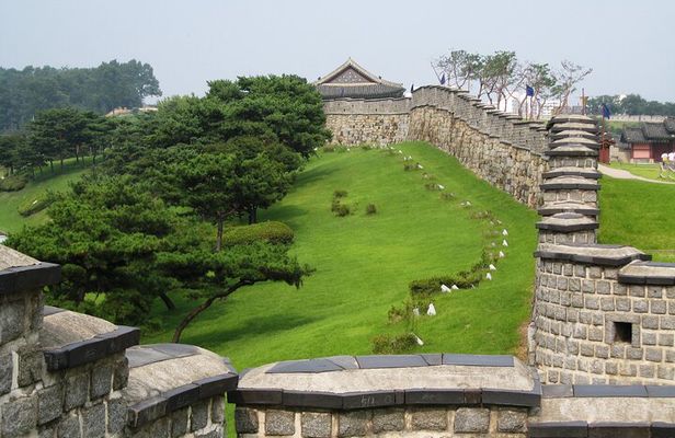 Full-day UNESCO Heritage Tour with Suwon Hwaseong from Seoul